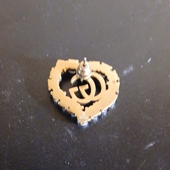 Authentic Gucci Heart Shaped Faux Pearl Earrings - Picture 5 of 5